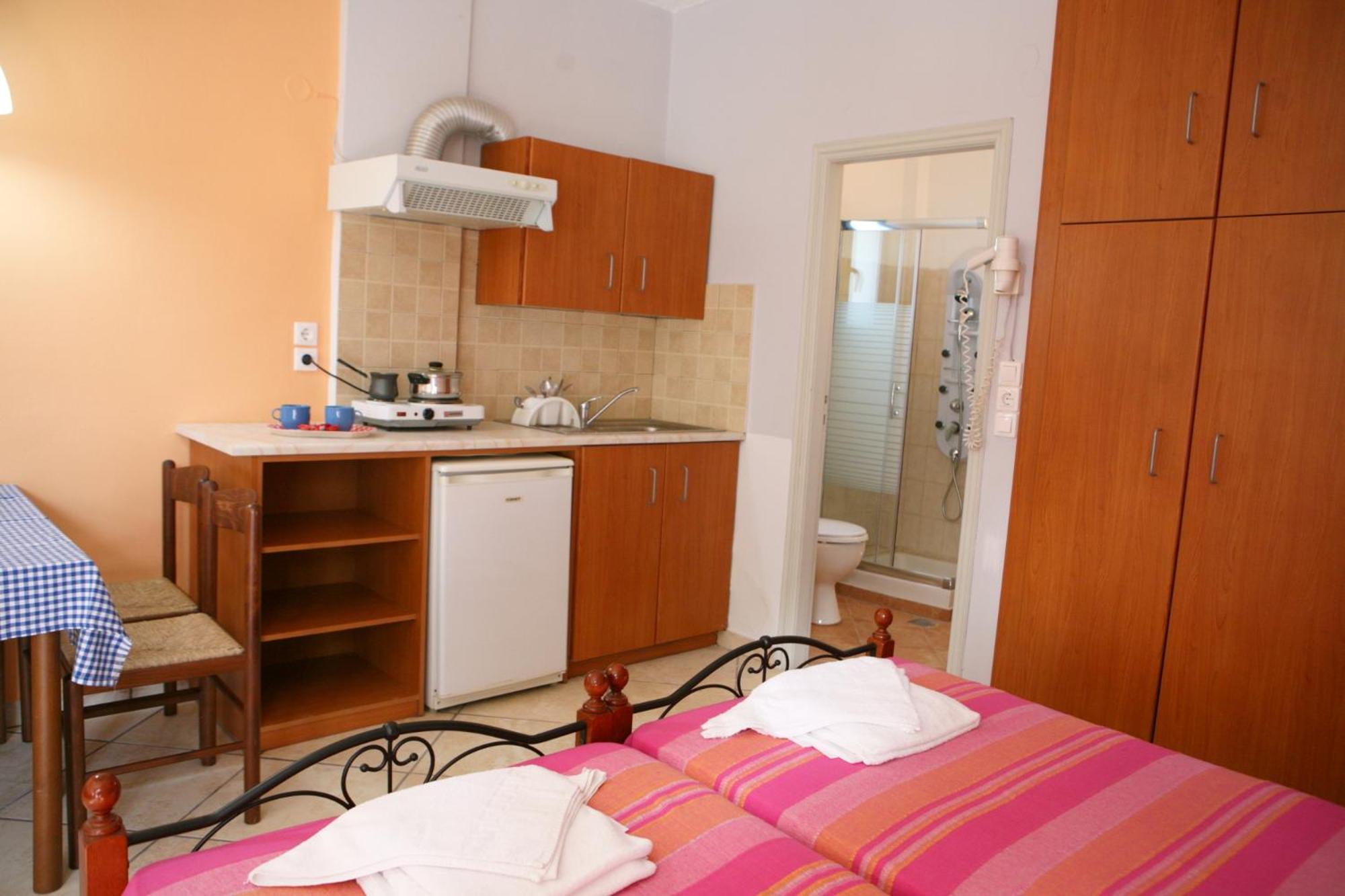 9 Musses Hotel Apartments Skala Mistegnon Habitación foto