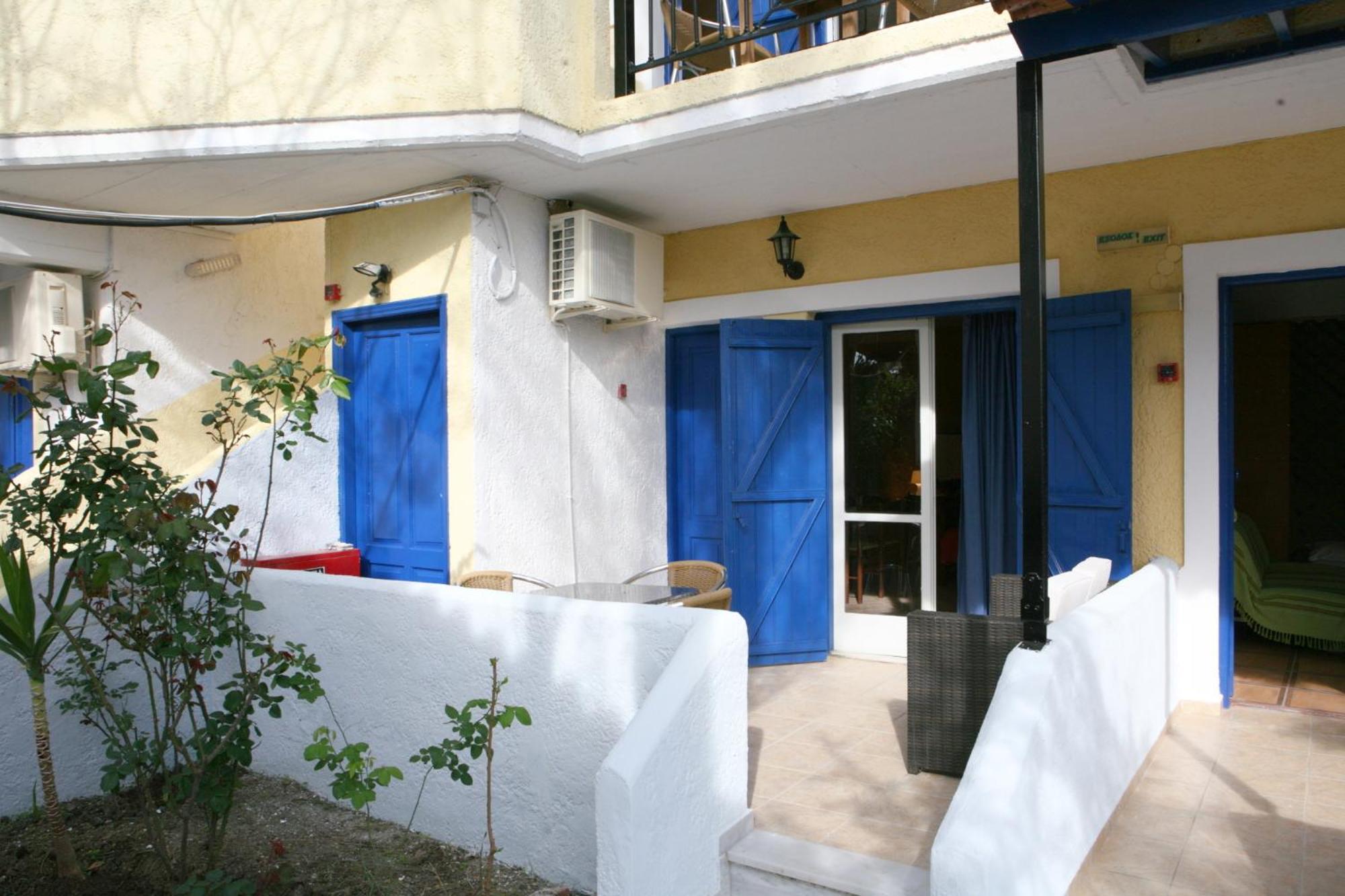 9 Musses Hotel Apartments Skala Mistegnon Habitación foto