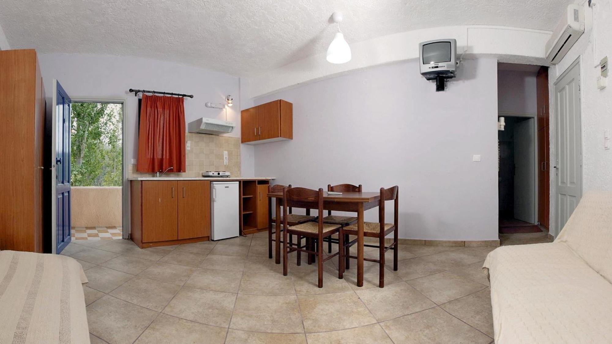 9 Musses Hotel Apartments Skala Mistegnon Habitación foto