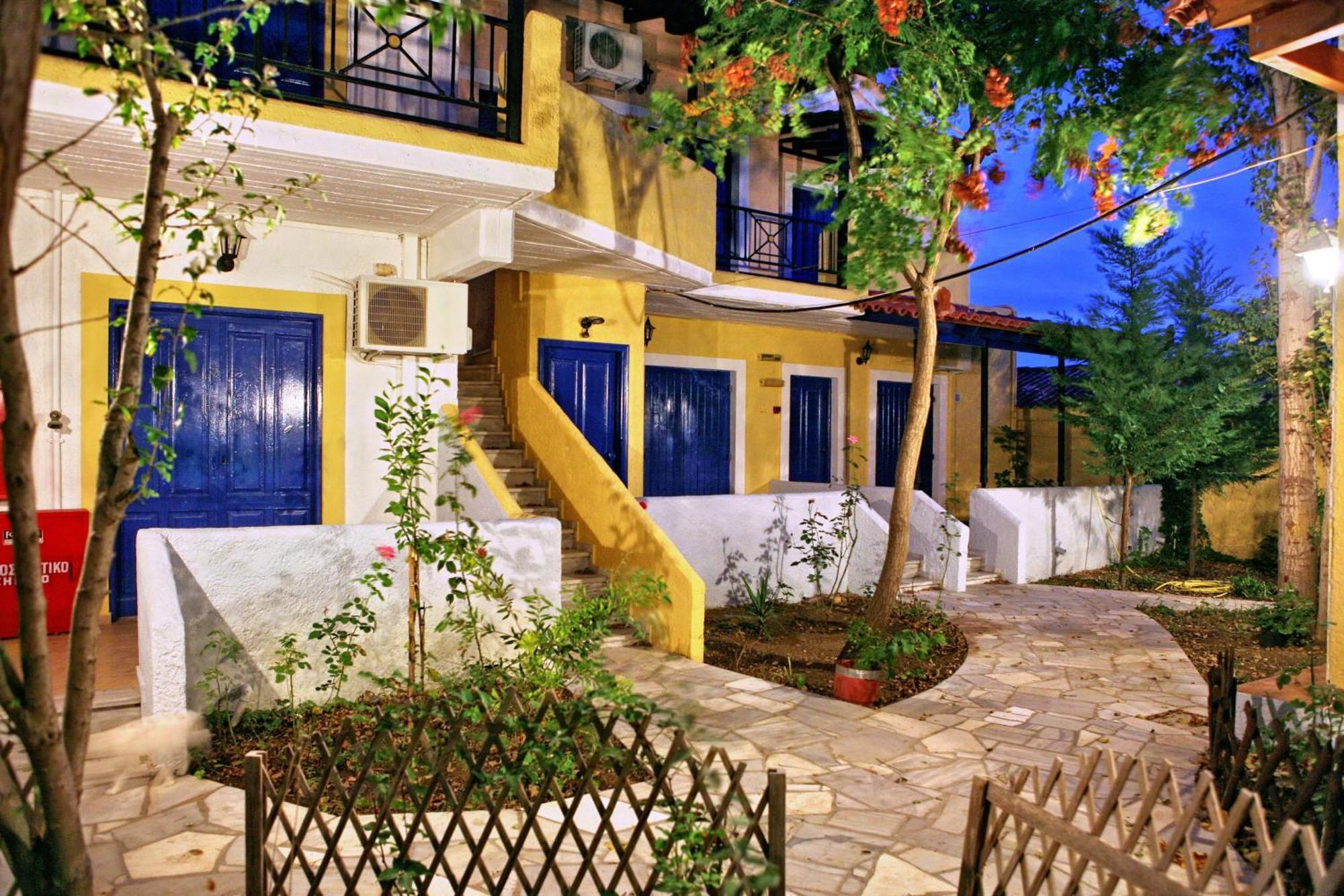 9 Musses Hotel Apartments Skala Mistegnon Habitación foto